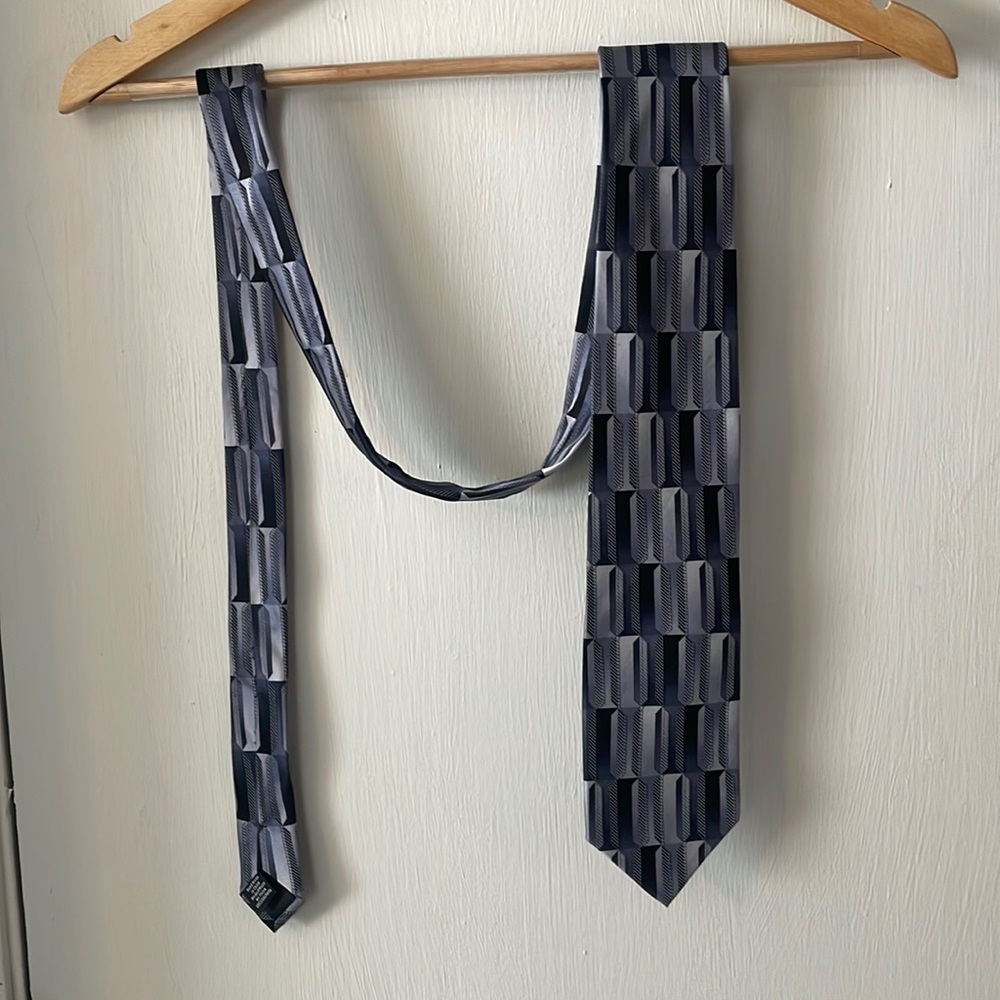 Van Heusen 100% silk, stain resistant men’s tie